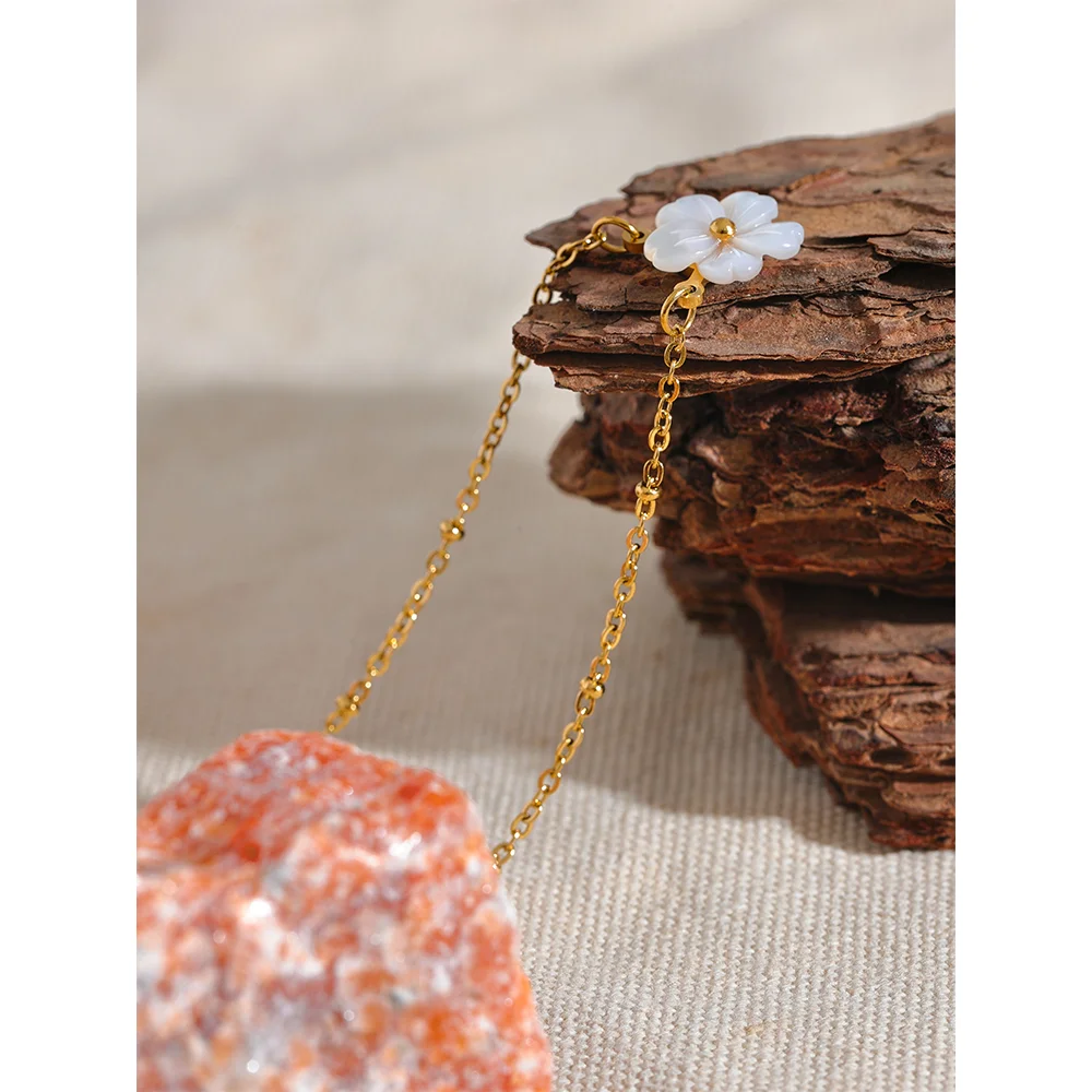 Shell Flower Necklace